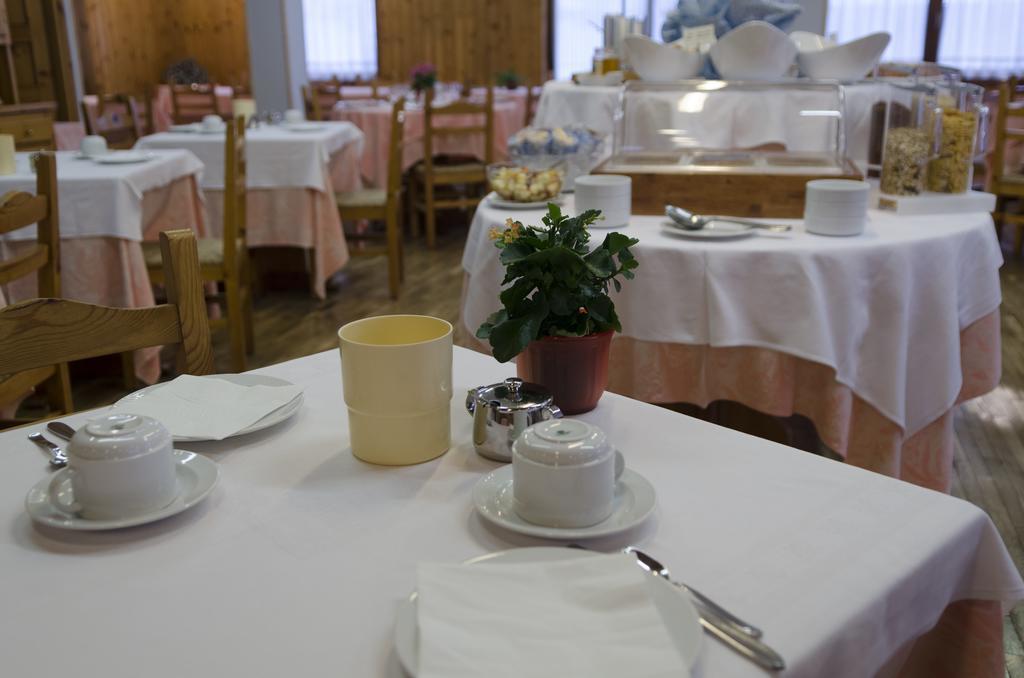 Hotel Valdotain ヴィルヌーヴ エクステリア 写真